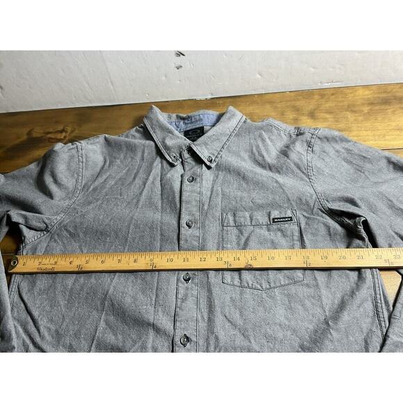 Oakley Men's Size Large Gray Long Sleeve Button Down Shirt - Picture 6 of 10